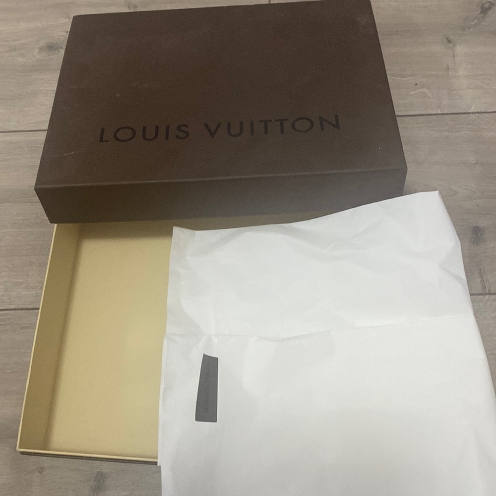Louis Vuitton Gift box with Wrap paper